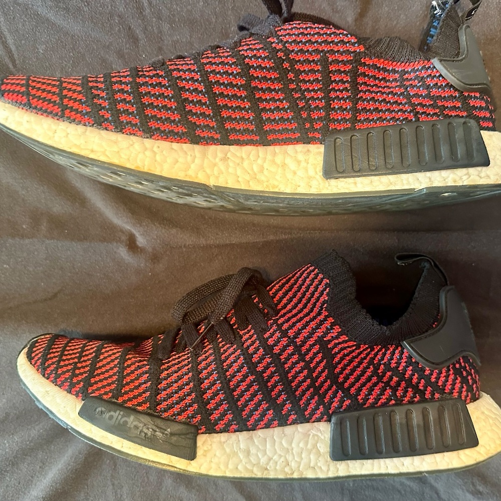 Adidas NMD R1 STLT Primeknit sneaker in Core Black and Solid Red.  Men's size 13 - Picture 3 of 7